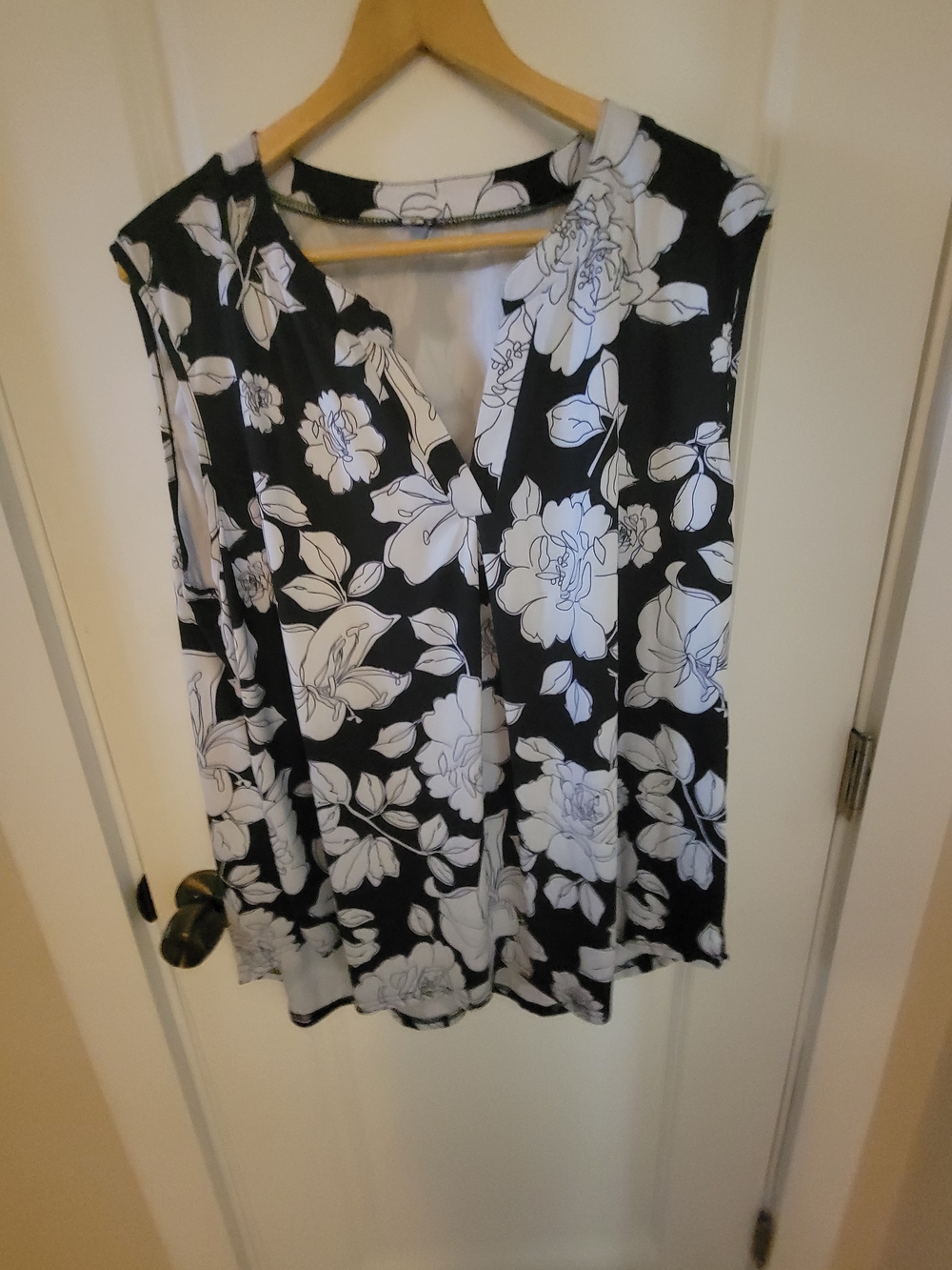 Black & White Floral Sleeveless Tunic